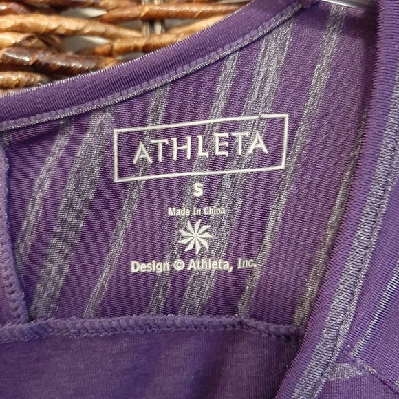 Athleta Shirt Women's Small Purple Long Sleeve Reflective Running Activewear Gym - Picture 7 of 9